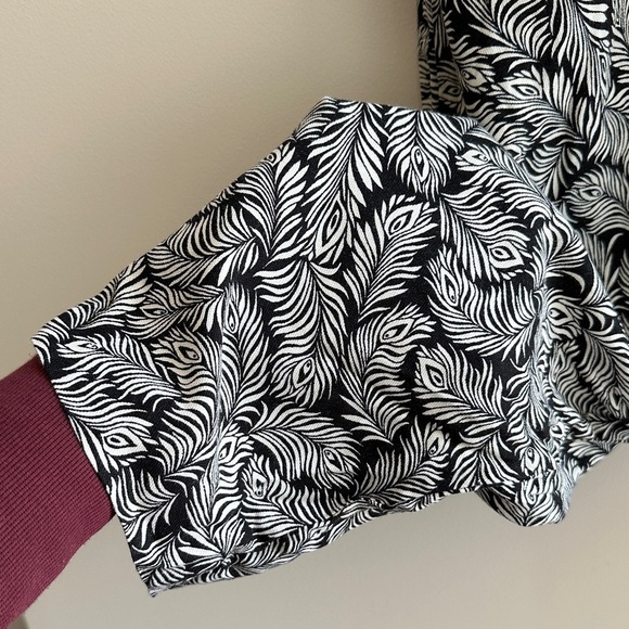 H&M Black and White Feather Print Ankle Pants, Fun Flowy Pants, Size 12 - Picture 13 of 15